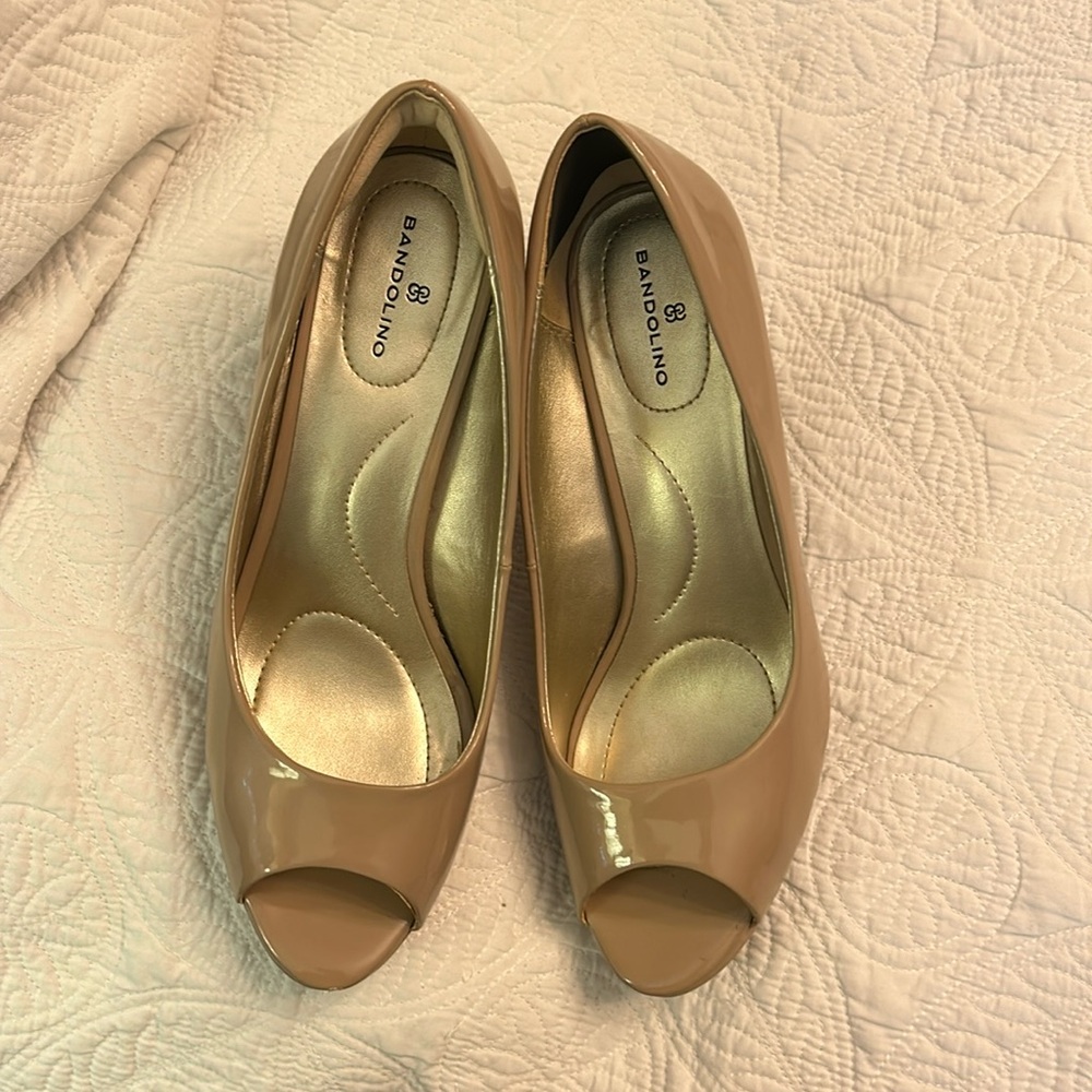 Nude tan Bandolino peep toe platform heels